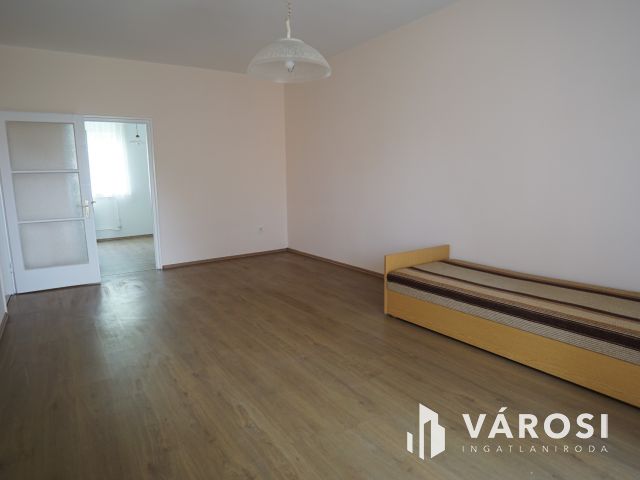Kiadó erkélyes lakás a Bartókban