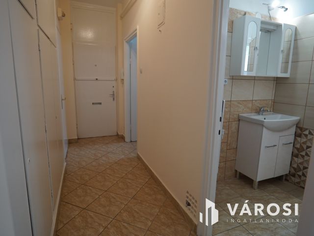 Kiadó erkélyes lakás a Bartókban