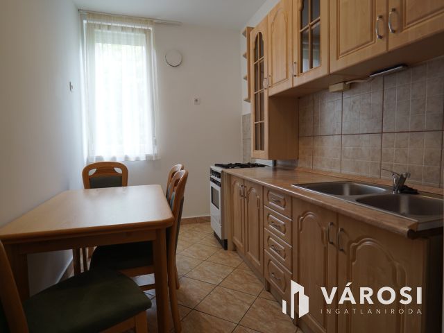 Kiadó erkélyes lakás a Bartókban