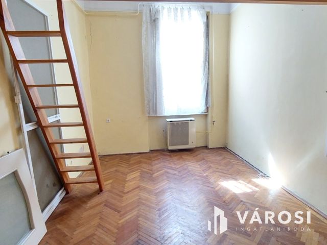 Debrecen belvárosi polgári házrész eladó