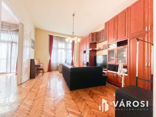 Szenzációs lakás remek elhelyezkedéssel!