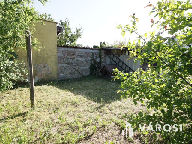 Kis ház keresi vállalkozó kedvű lakóját