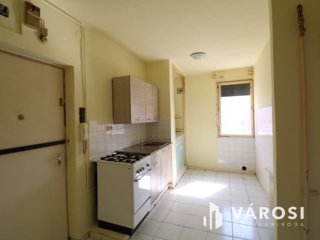 Csorna központjában téglalakás