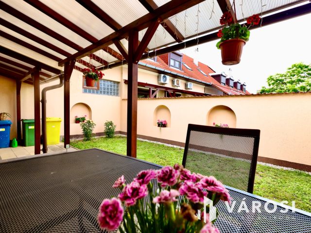 Teljesen felújított ikerház saját kerttel, alacsony rezsivel