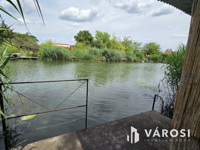 Vízparti nyaraló saját stéggel a Keletin!!