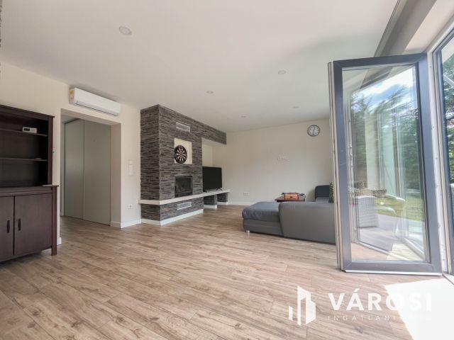 Újszerű ingatlan Ürömhegyen!