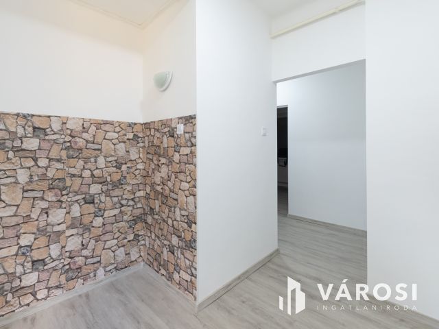 Kulcsra kész otthon a XX. ker.-ben– garázs, pince, kertrész!