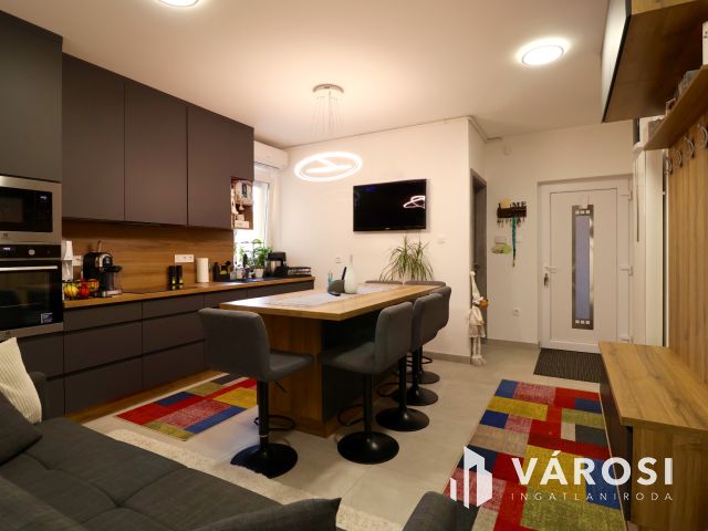 Felújított belvárosi lakás