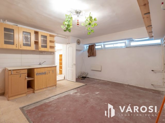 25 m2-es, ablakos, alagsori lakás a Római-part közelében