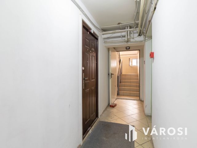A Római-part közelében 25 m2-es, ablakos, alagsori lakás