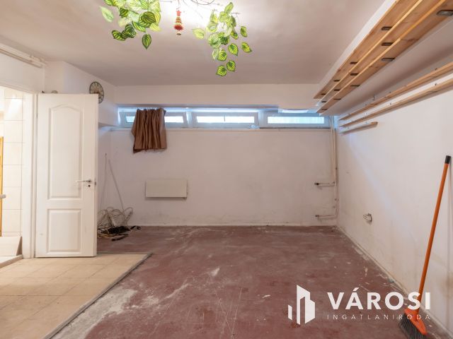 A Római-part közelében 25 m2-es, ablakos, alagsori lakás