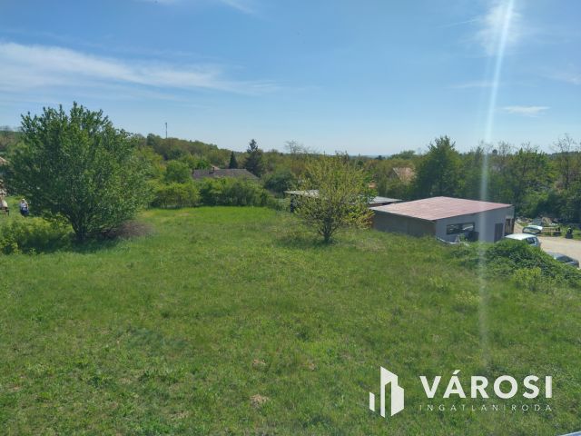 Ritka lehetőség Tinnyén – 859 m²-es telek
